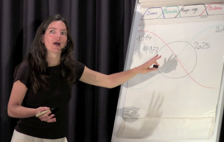 Conference_gesticulee_photo